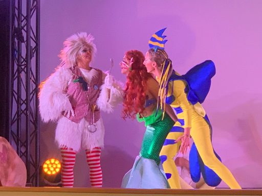 Vestuario y Decorados Vestuario y decorados teatrales.